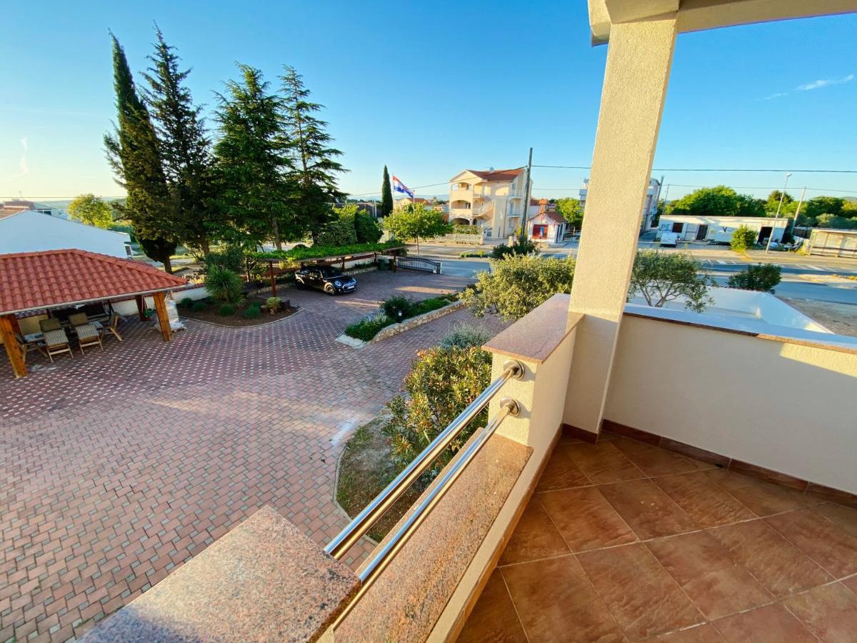Apartmani Svemir Drage Εξωτερικό φωτογραφία