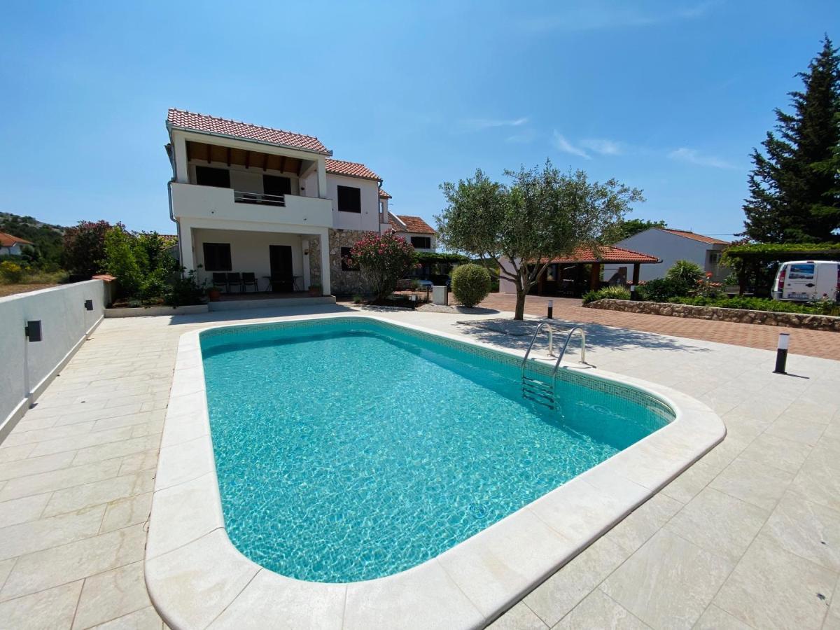 Apartmani Svemir Drage Εξωτερικό φωτογραφία