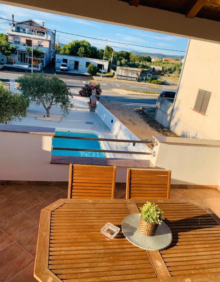 Apartmani Svemir Drage Εξωτερικό φωτογραφία