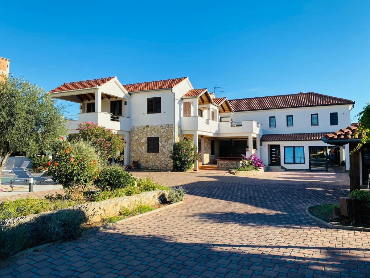 Apartmani Svemir Drage Εξωτερικό φωτογραφία