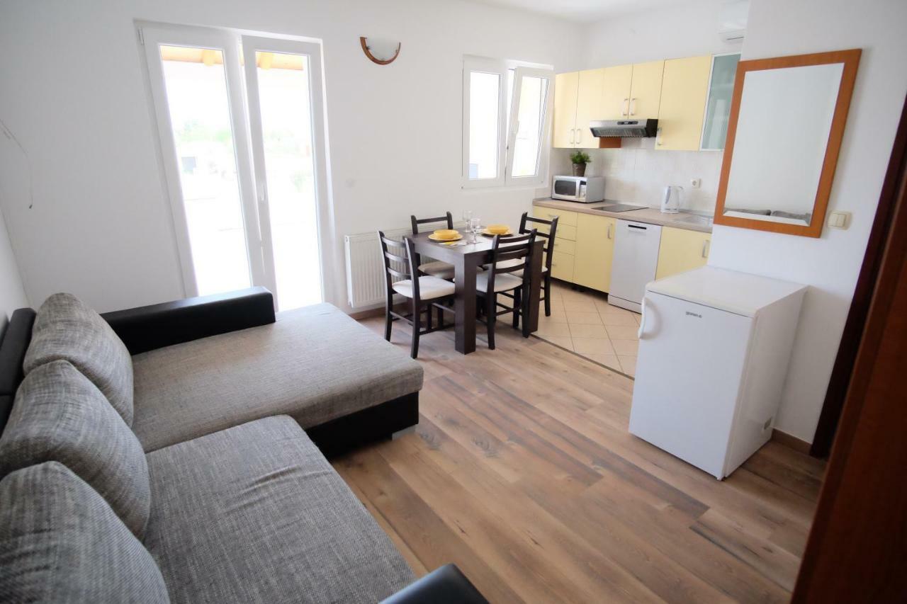 Apartmani Svemir Drage Εξωτερικό φωτογραφία